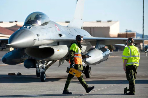 Ukraine bất đồng với phương Tây về huấn luyện phi công lái F-16