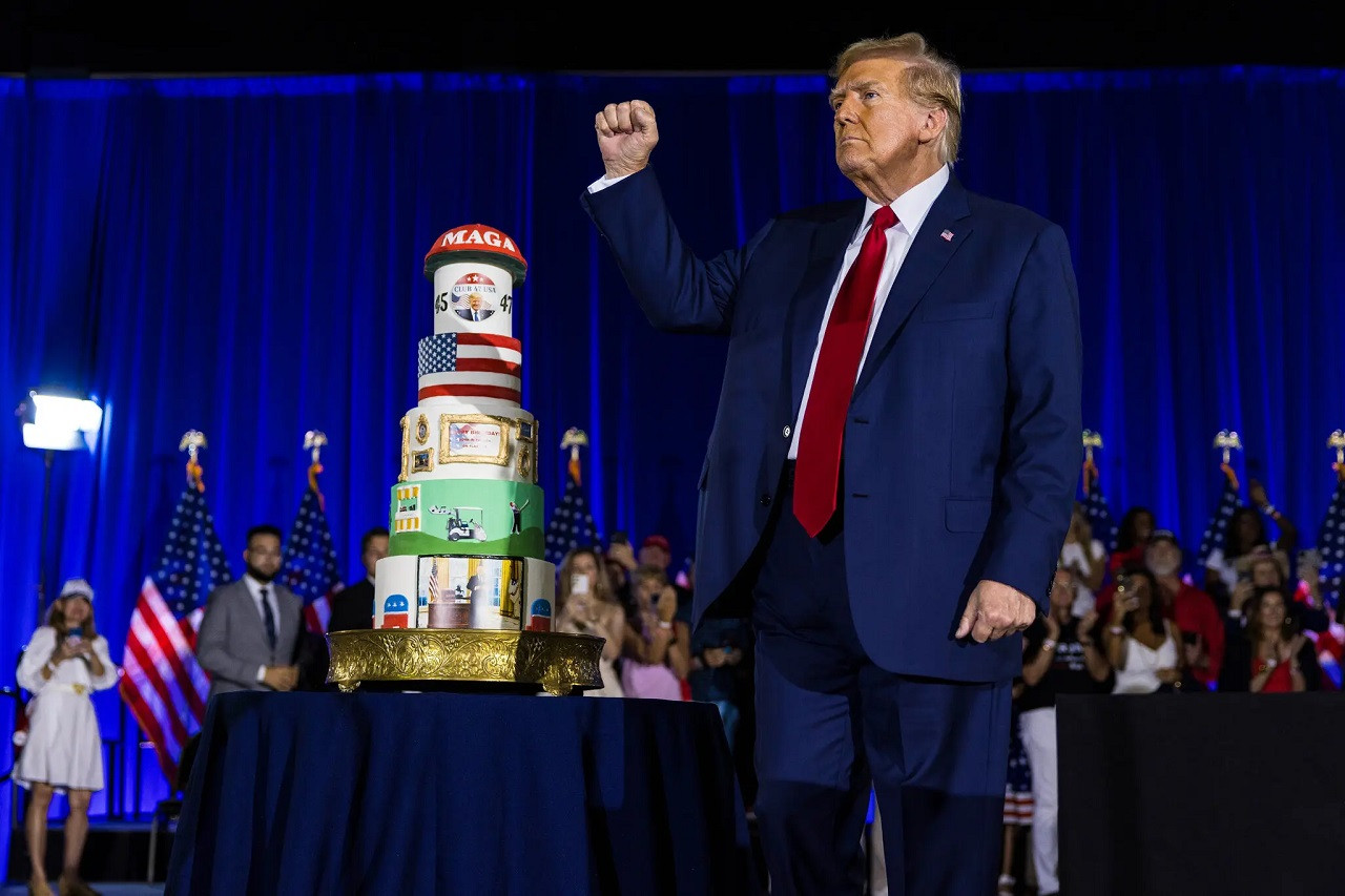 14pol trump bday kmhg superJumbo.jpg