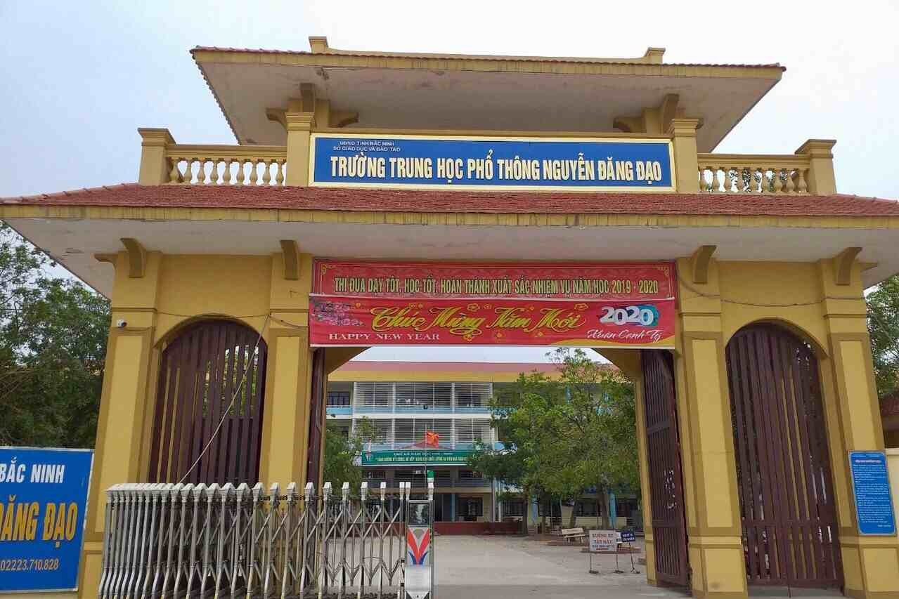 Công an xác minh việc giám thị vào nhà vệ sinh chụp ảnh bài thi lớp 10 của thí sinh