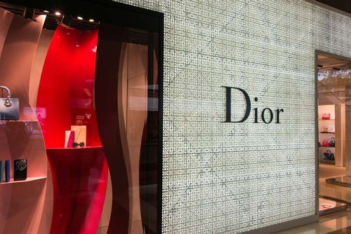 Dior mua túi từ thầu phụ 1,4 triệu, bán giá gần 70 triệu?