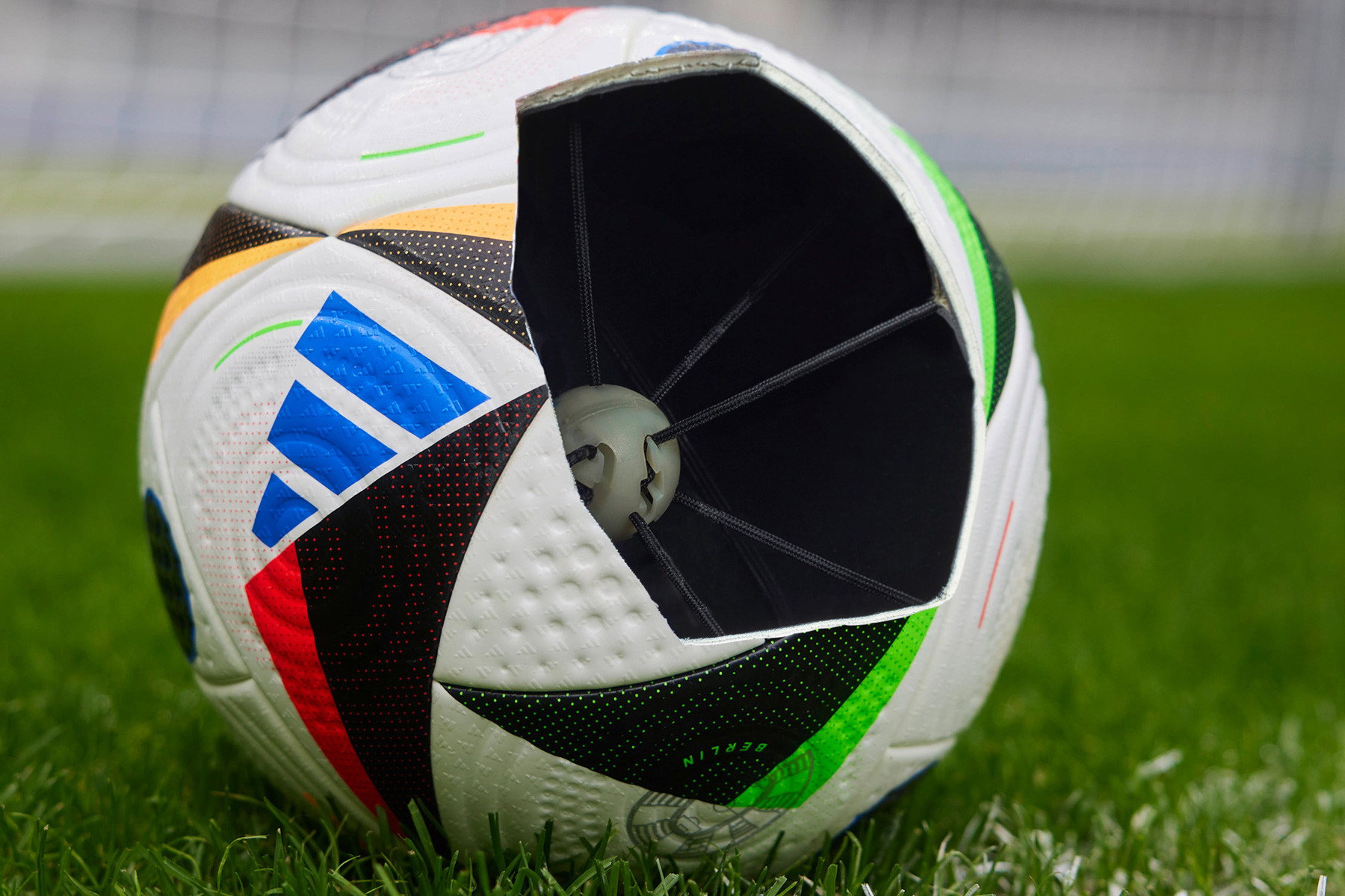 Fussballliebe cong nghe.jpg