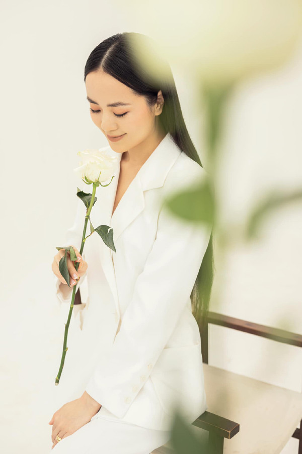 Nhan sắc tuổi 32 của BTV thời sự Bích Ngọc - Ảnh 9.