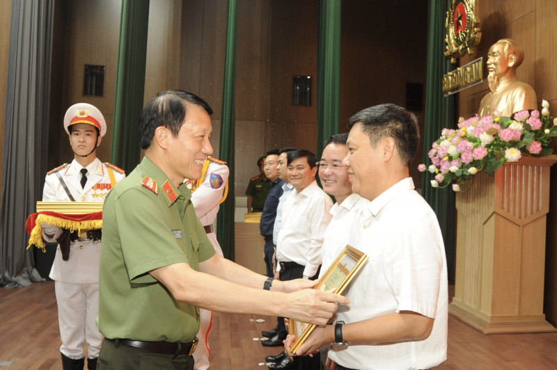 Nhiều tác phẩm báo chí chất lượng để lại tình cảm sâu đậm trong lòng nhân dân và CBCS CAND -0