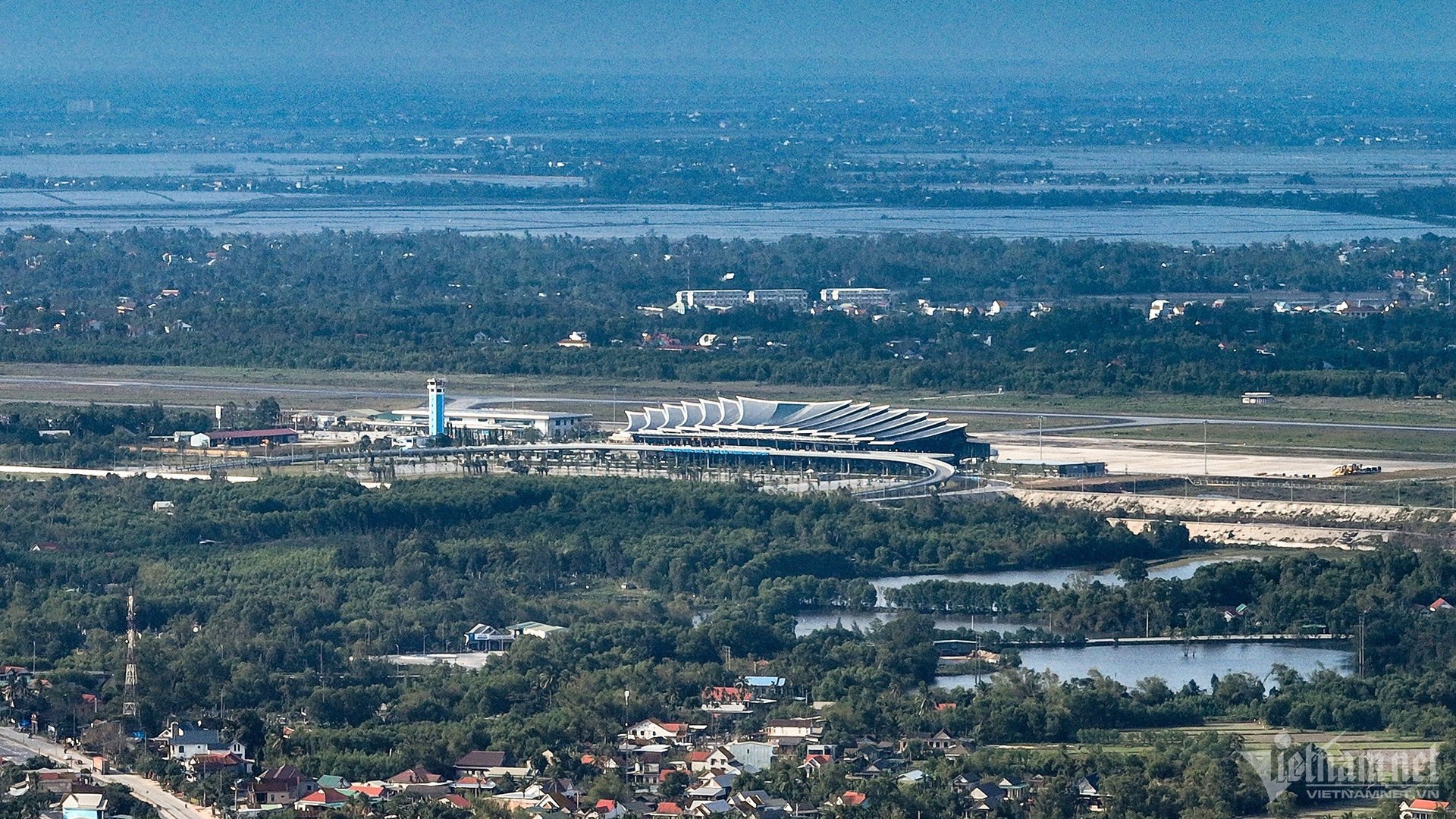 W-sân bay Phú Bài.jpg