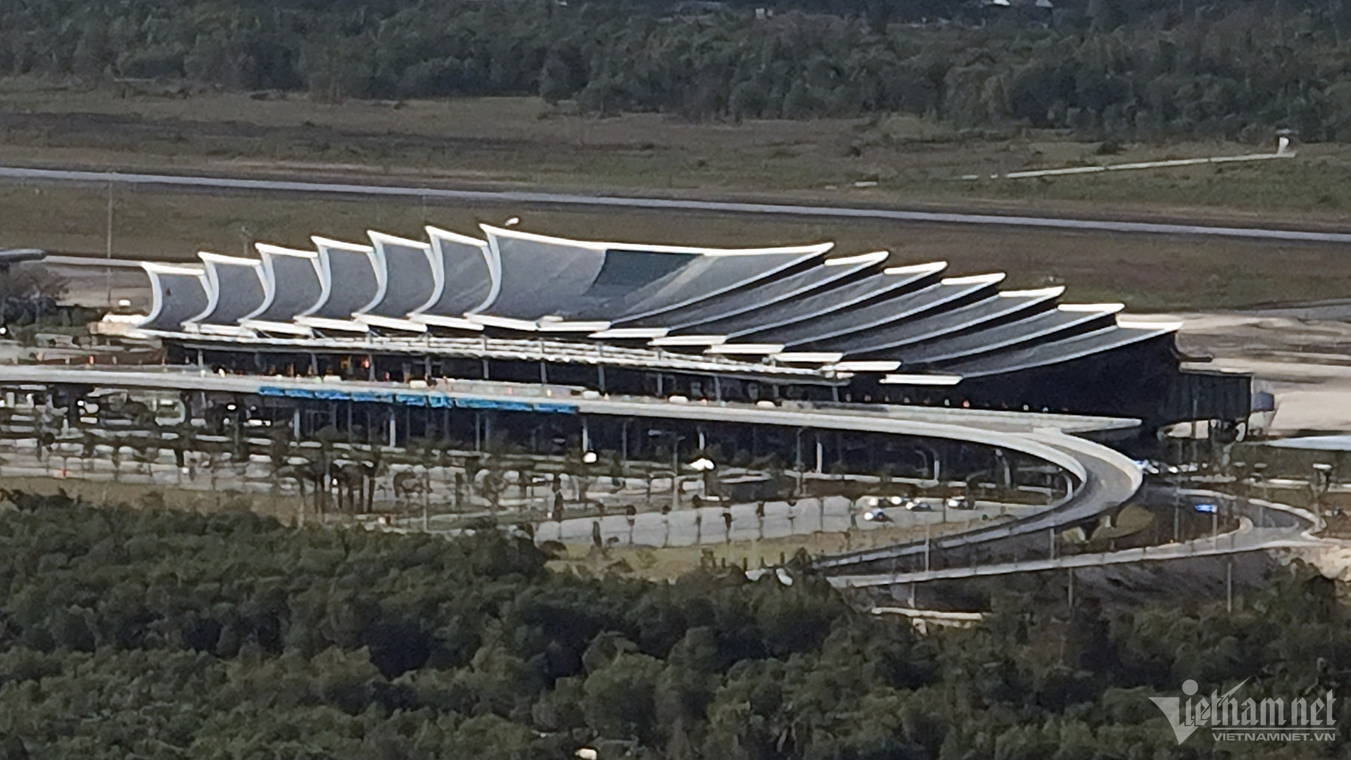 W-sân bay Phú Bài.jpg