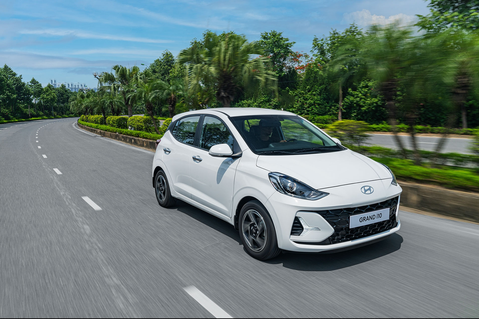 Xe giá rẻ dưới 500 triệu: Hyundai Grand i10 giành lại ngôi đầu từ Toyota Wigo