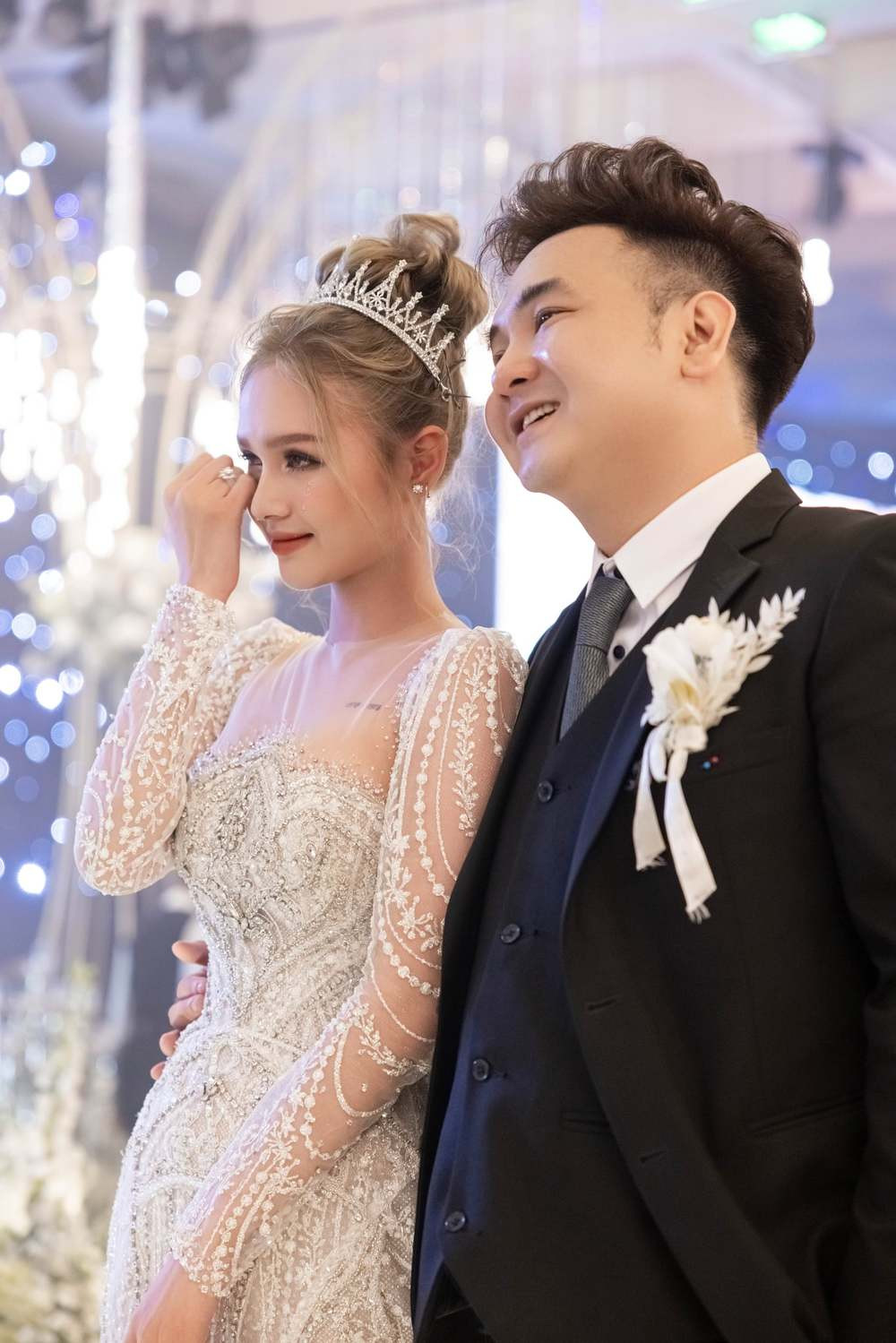 3 bo vay cuoi cua xoai non tri gia gan 30 ti dong d3d28b98.jpeg