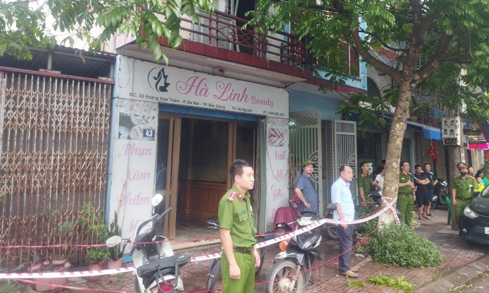 Nhà số 43, đường Hoàng Hoa Thám xảy ra cháy từ phía sau nhà..jpeg