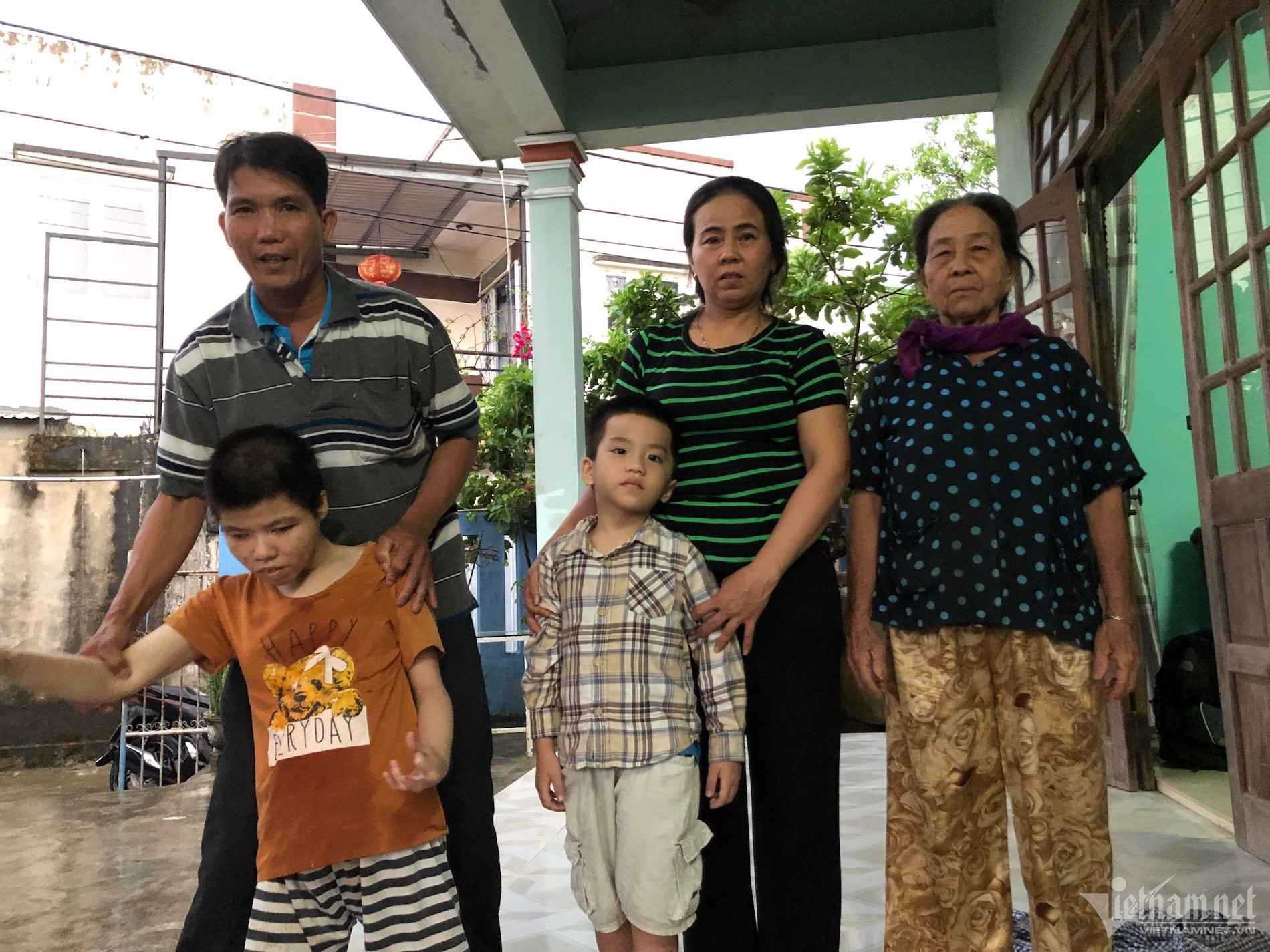 W-hoàn cảnh khó khăn.jpg