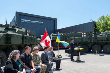 Ukraine nhận thiết giáp Canada, Điện Kremlin muốn Kiev xem xét đề xuất hòa bình