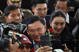 Cựu Thủ tướng Thái Lan Thaksin đóng tiền để được tại ngoại