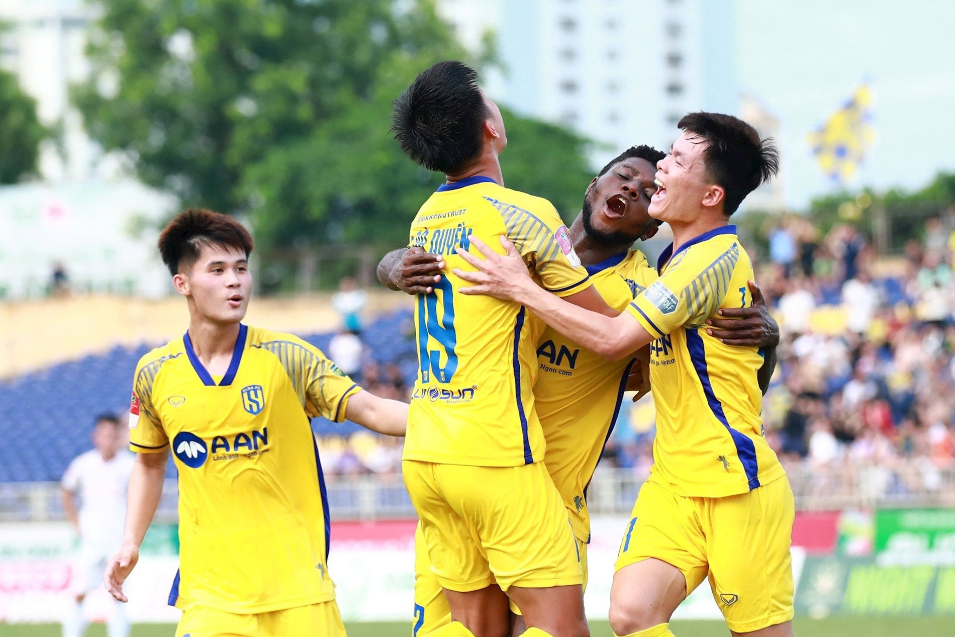 Nhận định Quảng Nam đấu SLNA: Chạy trốn suất play-off