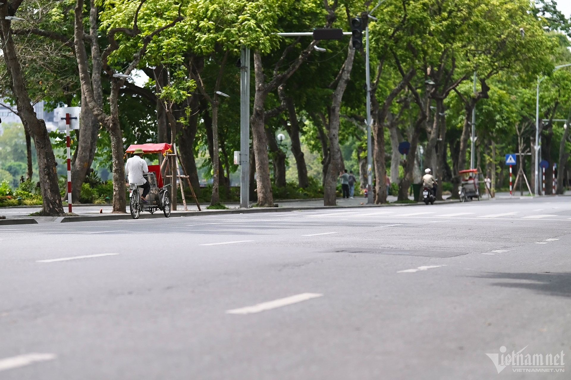 View - Hanoians struggling with intense heat | DTiNews - Dan Tri International, the news gateway of Vietnam