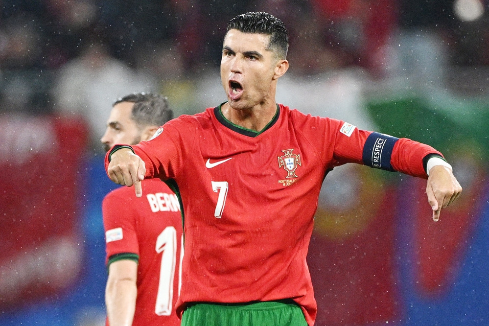 Ronaldo gây bão mạng với hành vi chế nhạo đối thủ