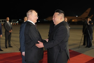 Tổng thống Nga Putin tặng ông Kim Jong Un siêu xe Aurus