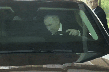 Video Tổng thống Putin lái xe chở ông Kim Jong Un đi dạo ở Bình Nhưỡng