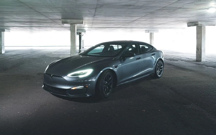 Bản sao 2021_tesla_model_s_plaid_Car_and_Driver_1.jpg