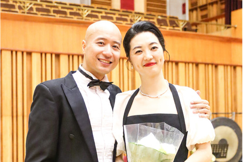 Cách kỷ niệm ngày cưới không giống ai của nhạc trưởng Việt và vợ đẹp Trung Quốc