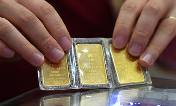 Giá vàng hôm nay 2/6/2024: SJC tiếp đà lao dốc, về mốc 83 triệu đồng/lượng