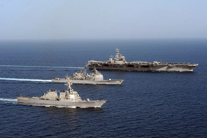 Tên lửa và UAV của Houthi tấn công tàu sân bay ở Biển Đỏ, quân đội Mỹ phản ứng