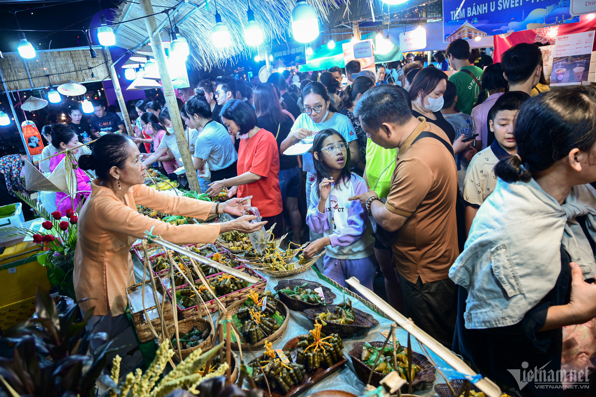 W-lễ hội sông nước TPHCM 18.jpg