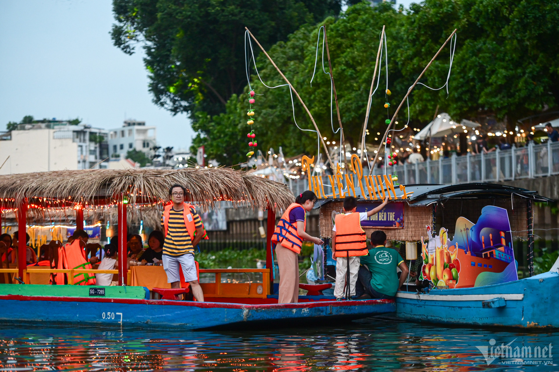 W-lễ hội sông nước TPHCM 24.jpg