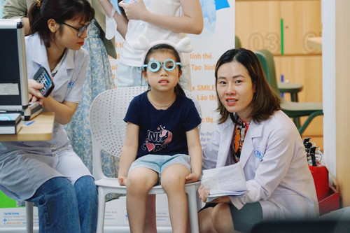 Bệnh viện Mắt Quốc tế DND ưu đãi 50% thẻ khúc xạ cho trẻ em