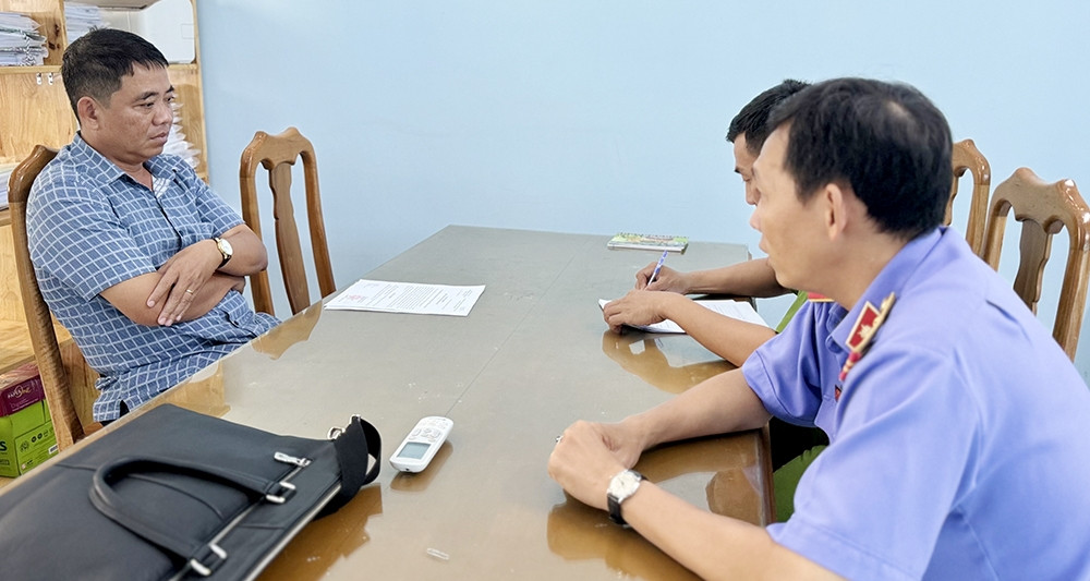 Nợ tiền chúc Tết, lãnh đạo huyện chỉ đạo cấp dưới rút ruột ngân sách ra ...
