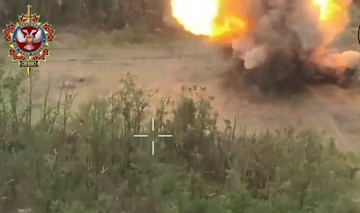 Video thiết giáp Ukraine nổ tung vì cán phải mìn chống tăng