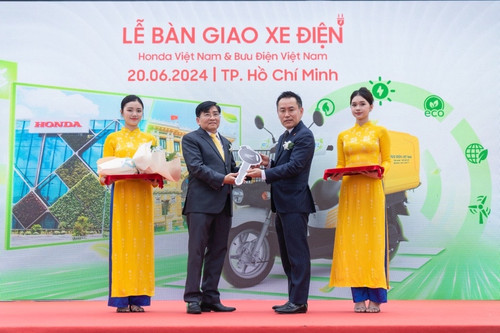 Vietnam Post mở rộng dịch vụ giao hàng bằng xe điện Honda