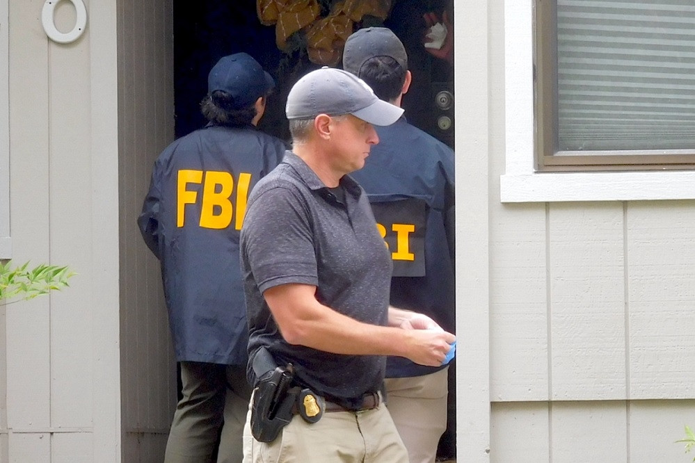 FBI khám nhà 'Vua rác' David Dương và Thị trưởng Oakland