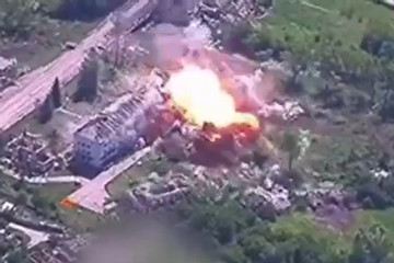 Video quân Nga sử dụng bom FAB-3000 ở tiền tuyến Lyptsi