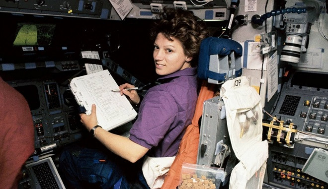 nu phi hanh gia nasa 4.jpg