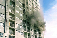 Bản tin trưa 23/6: Cháy lớn căn hộ chung cư ở TPHCM, hàng trăm cư dân tháo chạy