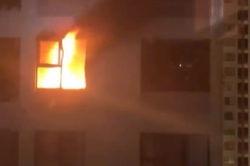 Cháy lớn căn hộ chung cư ở TPHCM, hàng trăm cư dân tháo chạy