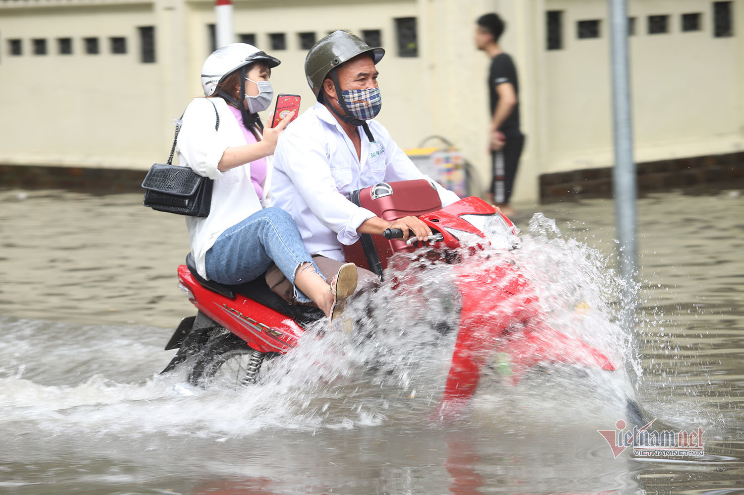 mua ngap thanh thi.jpg