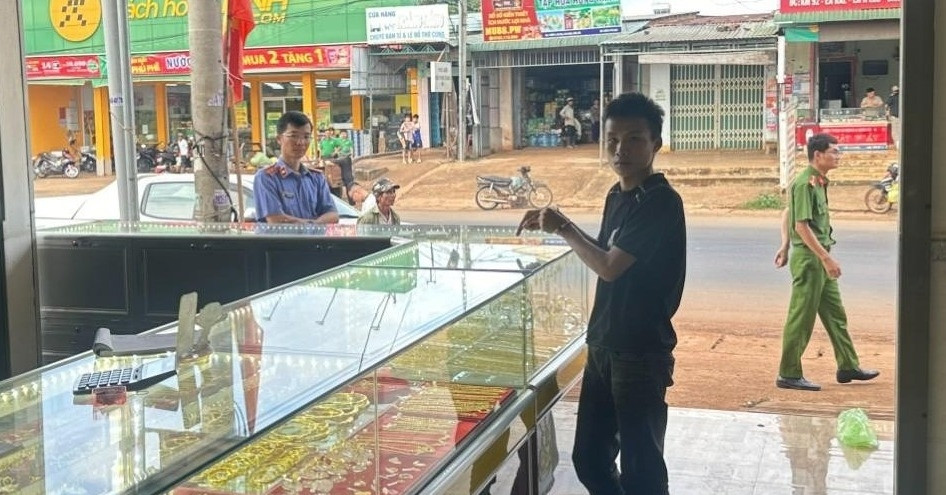 Bắt thiếu niên cướp tiệm vàng ở Đắk Lắk