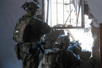 IDF tấn công trại huấn luyện Hamas, bị tố bao vây ‘vùng an toàn’ ở Gaza
