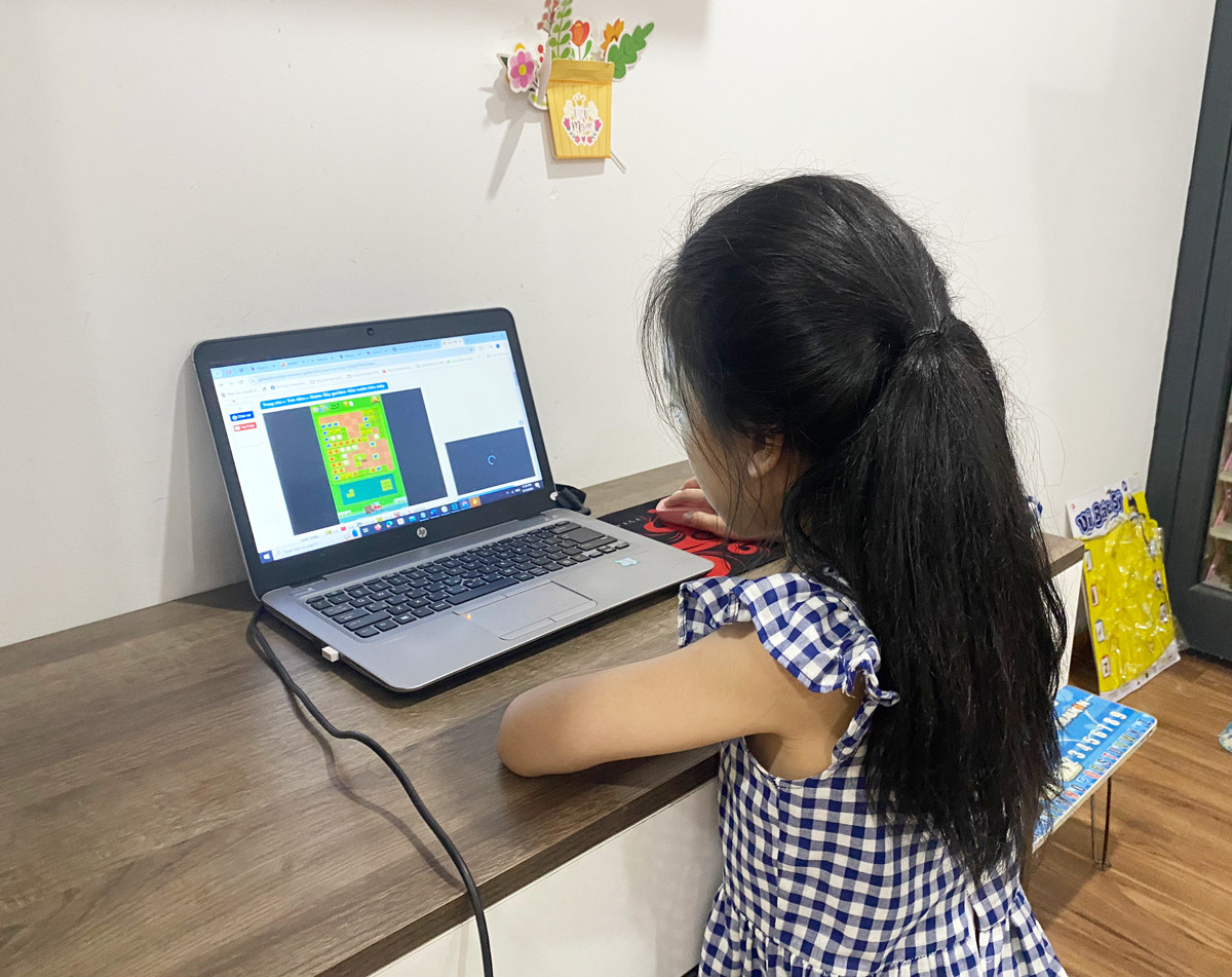 Bố mẹ lo lắng con sử dụng mạng xã hội cả ngày, chuyên gia chỉ giải pháp mangxhoi.jpg