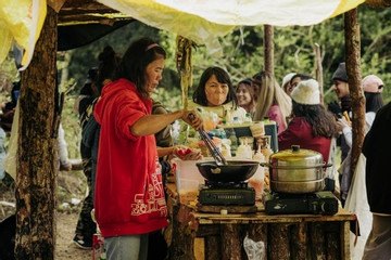 Mở cửa bước vào nhà sau 2 năm, nhìn thấy chị dâu tôi bàng hoàng bật khóc