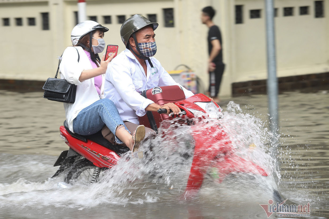 mua ngap thanh thi 2561.jpg