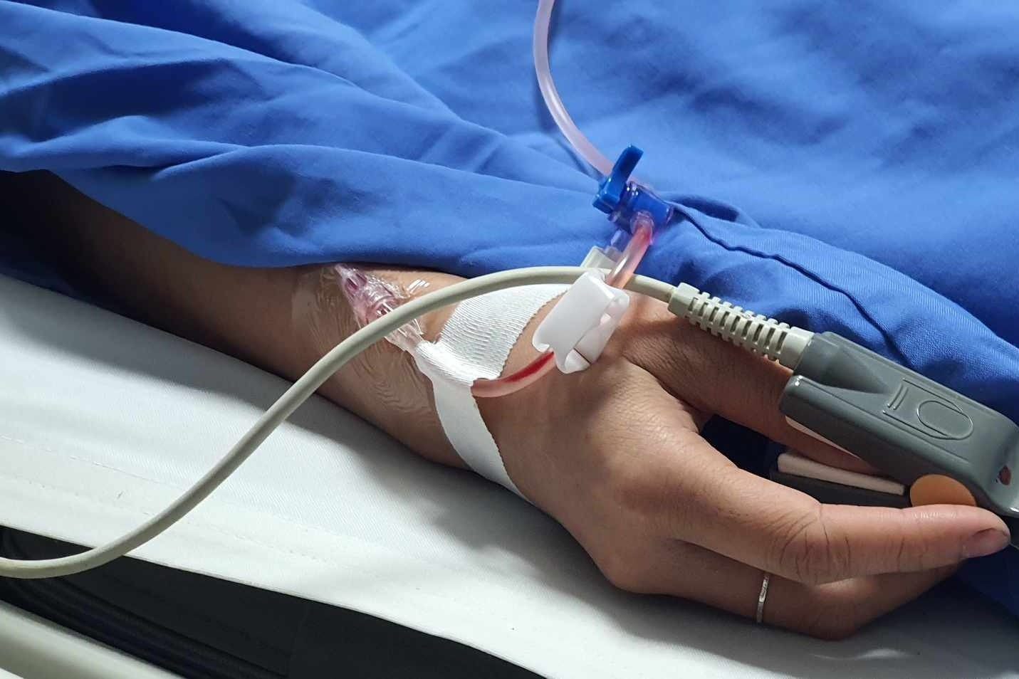 Nhập viện cấp cứu sau khi ăn phở ngoài quán