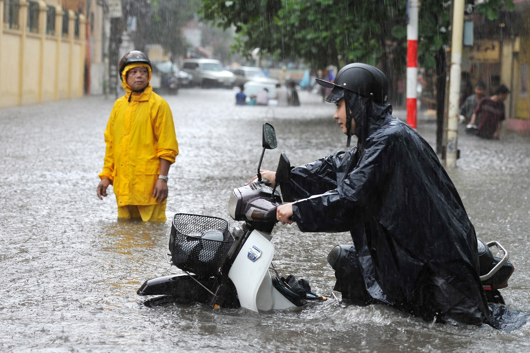 Thời tiết Hà Nội 3 ngày tới: Mưa giông liên tiếp, nguy cơ ngập úng