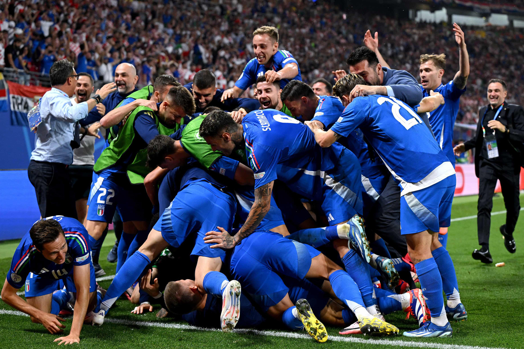 Hòa siêu kịch tính Croatia, Italy vào vòng 1/8 EURO 2024 Italy Croatia 1 1.jpg