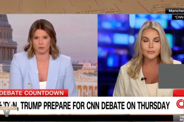 Lý do CNN đột ngột dừng phỏng vấn trực tiếp với người phát ngôn của ông Trump