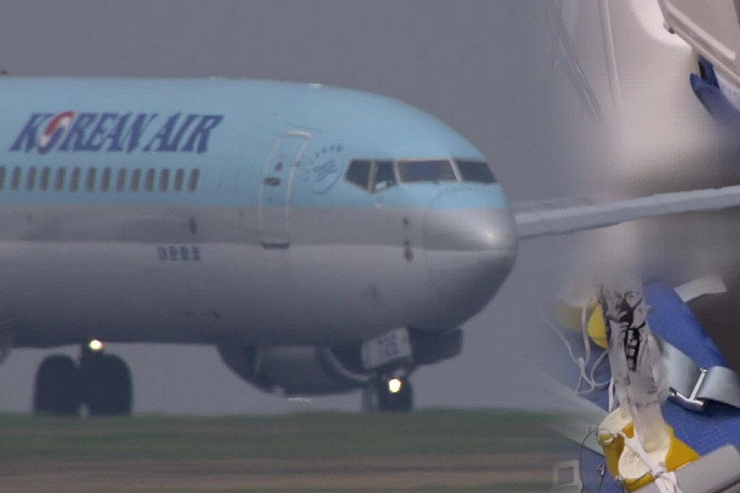 Máy bay Boeing 737 rơi hơn 8.000m trong 15 phút, 13 hành khách nhập viện