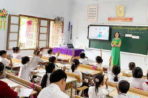 Nhiều giáo viên dạy liên trường, Nghệ An kiến nghị bổ sung 6.500 biên chế
