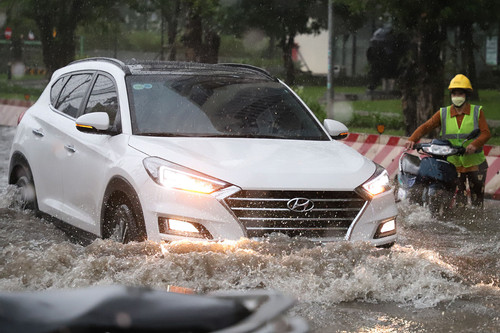 Từ vụ cháy xe Mazda3: Sửa xe ngập nước, sai một ly đi một dặm
