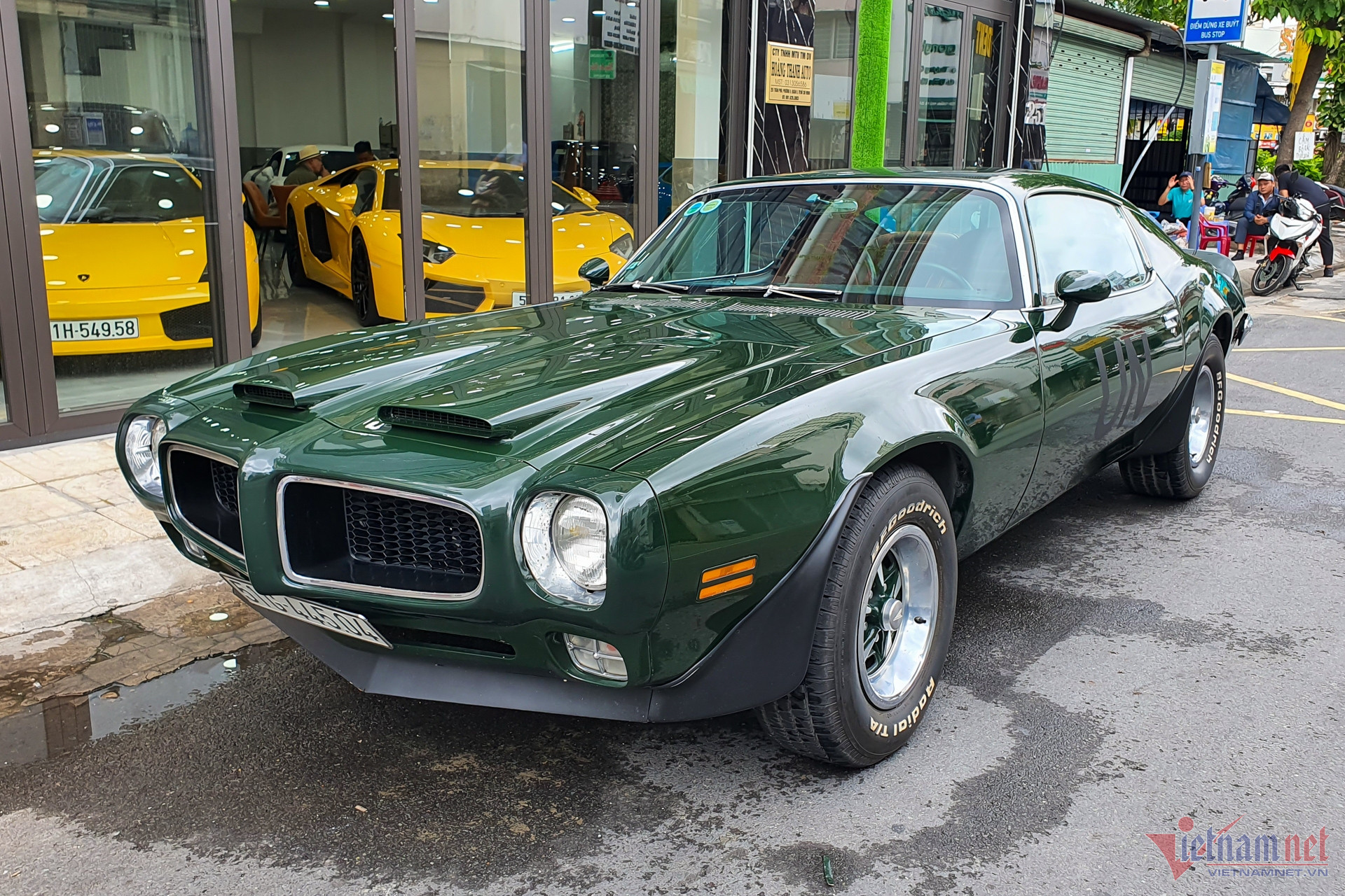 W-Pontiac Firebird 2.jpg