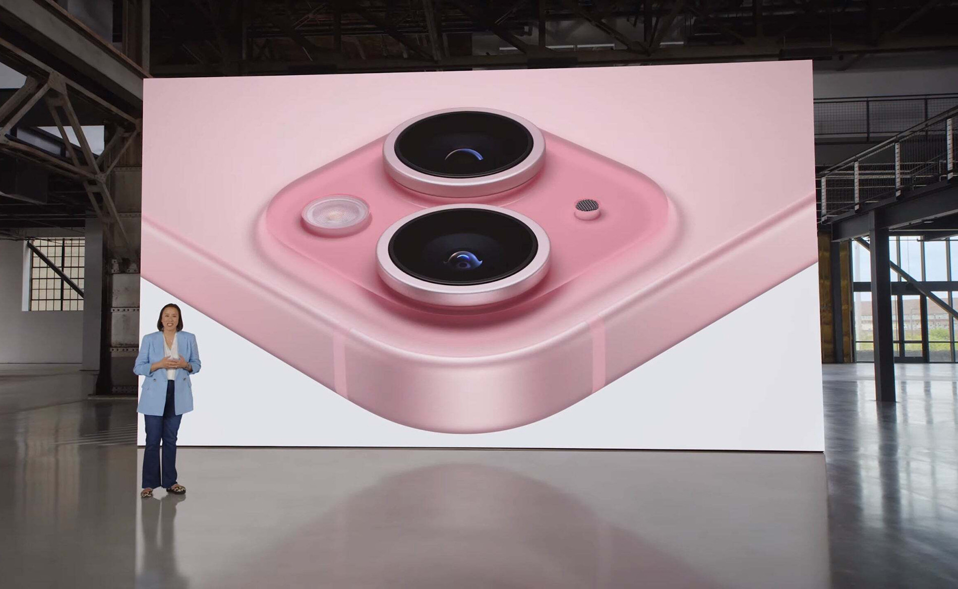 iPhone 15 pink.jpg